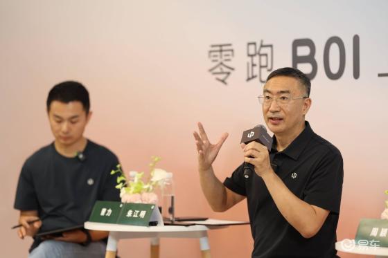 零跑挑战小鹏MONA，打响科技战