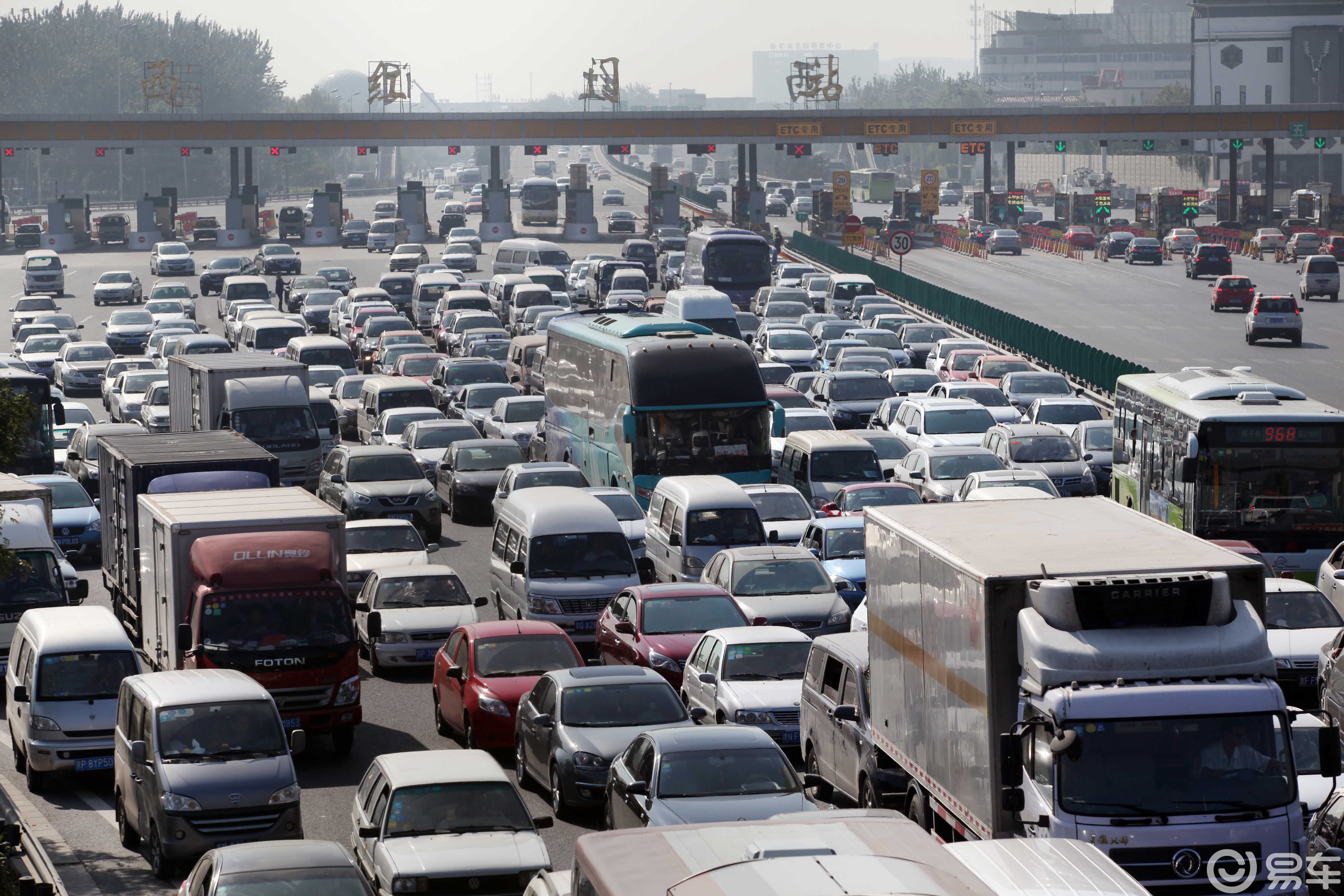 应急车道为什么被称为应急车道,因为那是应急用的,你堵车的时候家里有