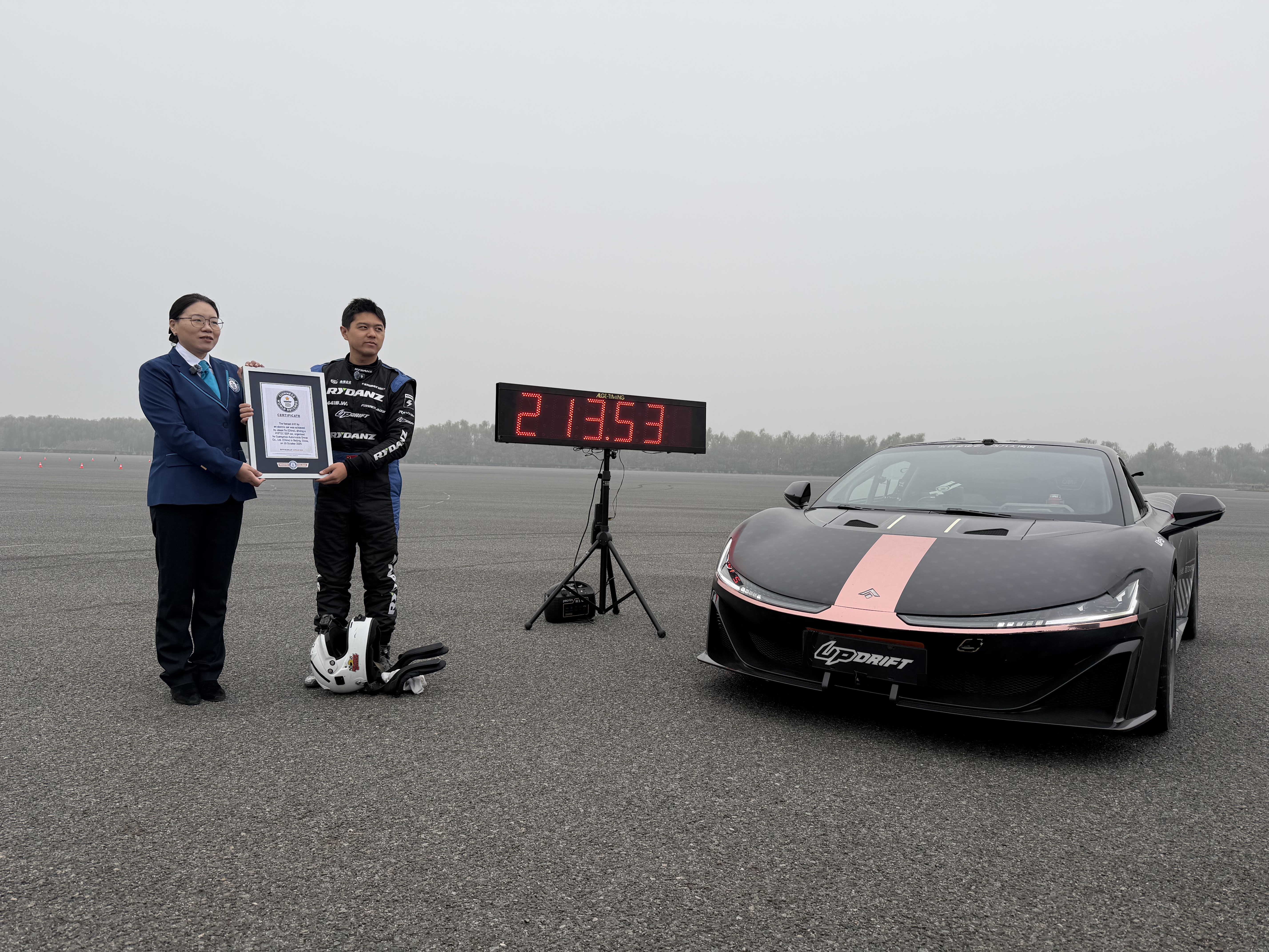 极速漂移刷新吉尼斯世界记录,昊铂SSR为中国超跑正名!