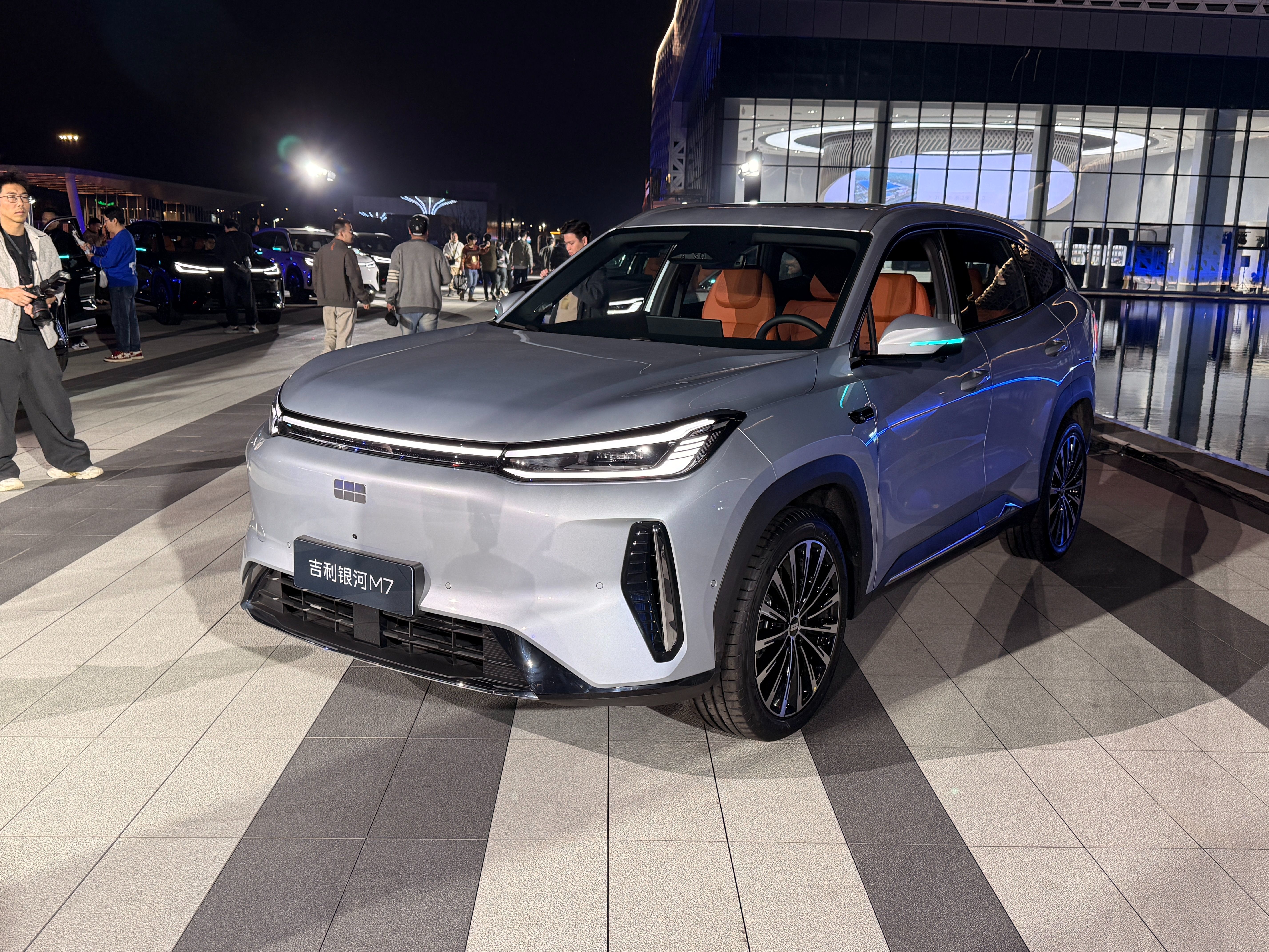 首搭神盾金砖电池,吉利银河M7首发亮相