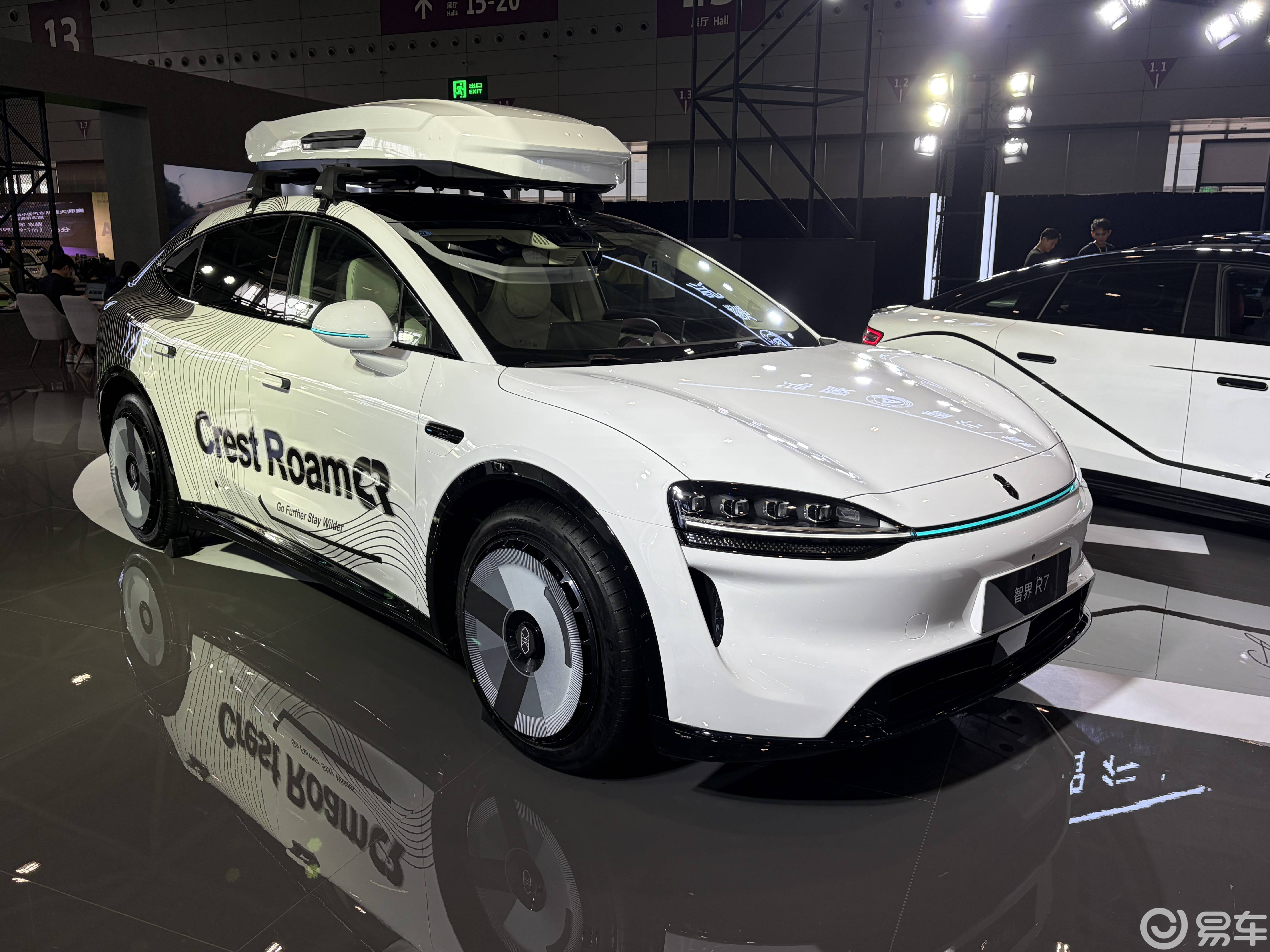 原生性能+智能潮玩，智界携S7、R7首秀深圳改装展