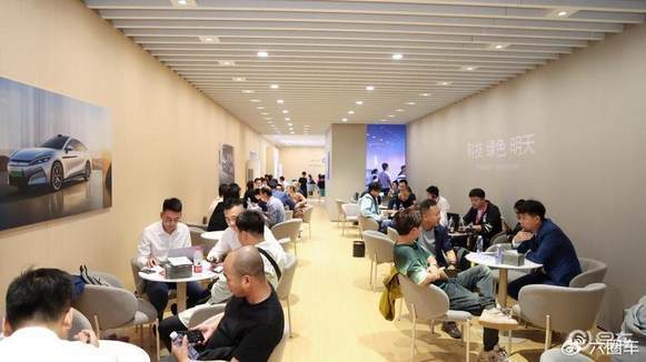 秦PLUS进取型用硬核实力引爆沈阳十一车展！