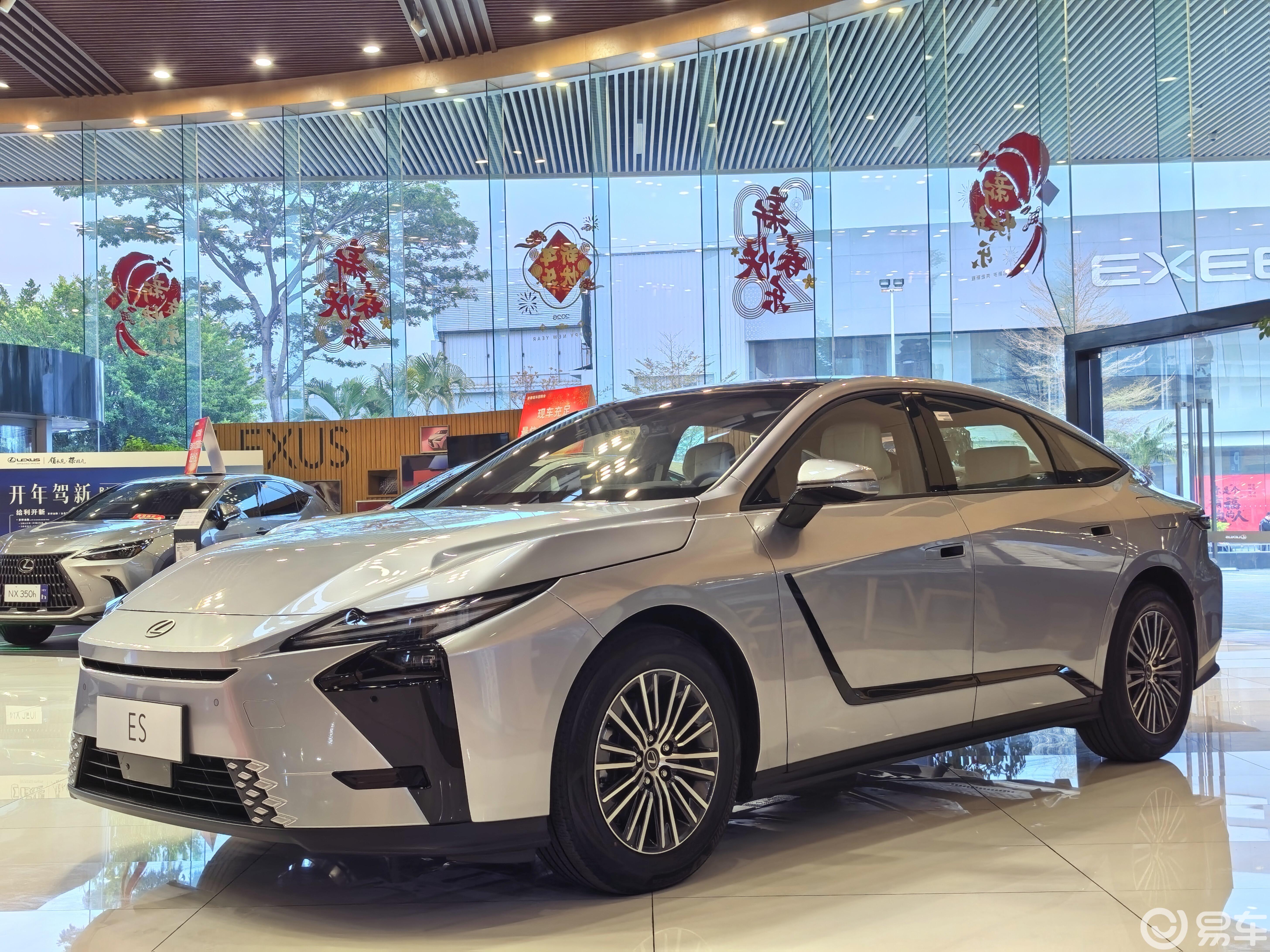 全新雷克萨斯ES，大过奥迪A6L配343马力，混动/纯电