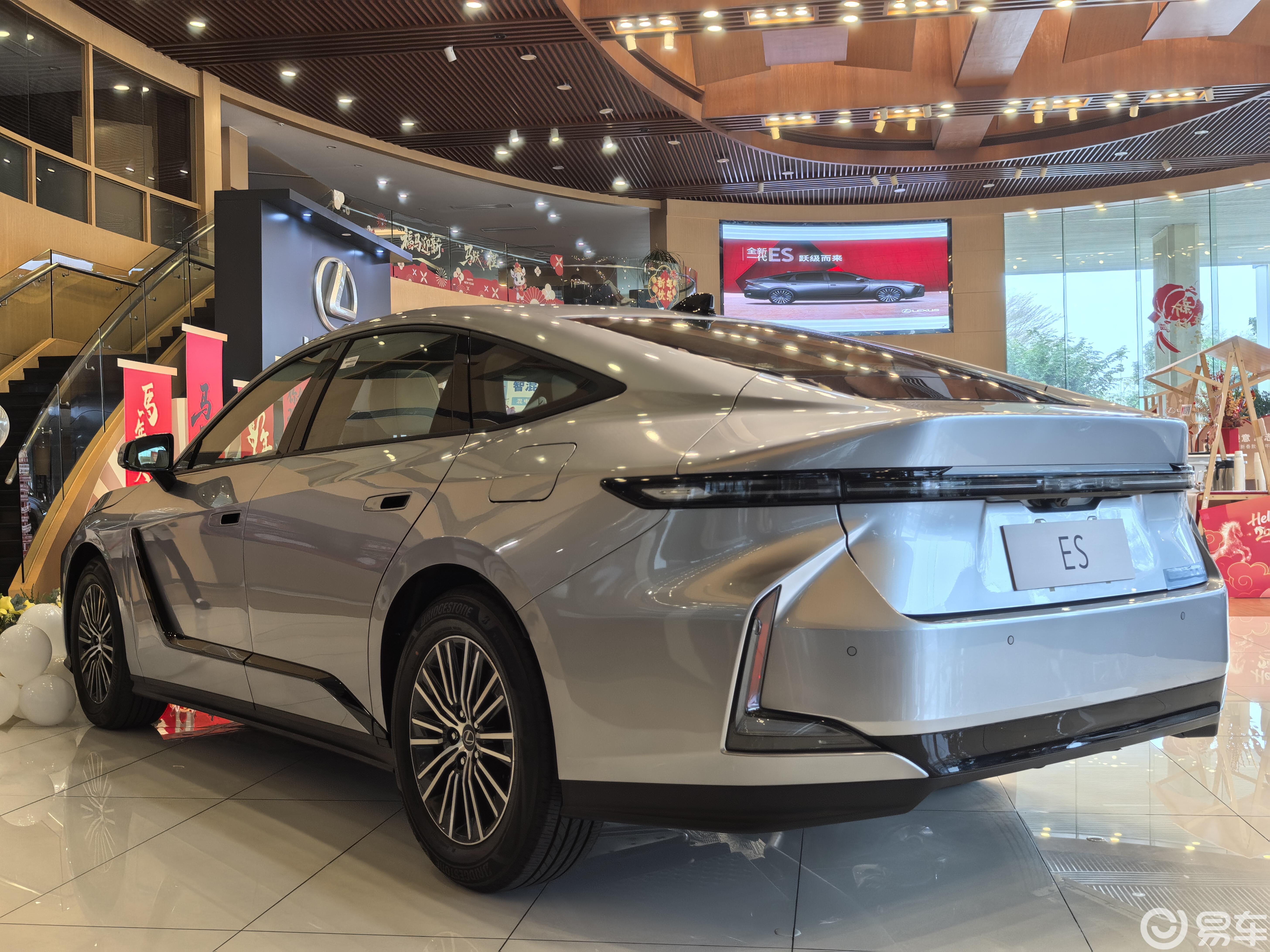 全新雷克萨斯ES,大过奥迪A6L配343马力,混动/纯电