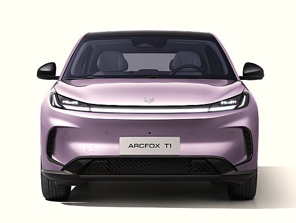 10万级代步车二选一 零跑Lafa5与极狐T1该怎么选?