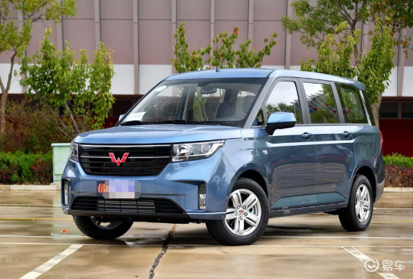 "城市绿色物流"新选择 五菱荣光电动车