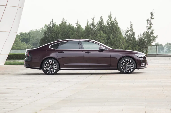 30多万预算买C级车？沃尔沃全新S90 VS 奔驰E级