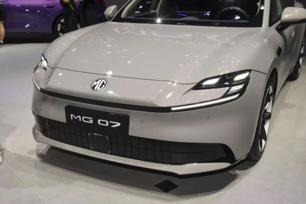 15万级混动哪家强?看看这三台热门车,如何选才能不踩坑?