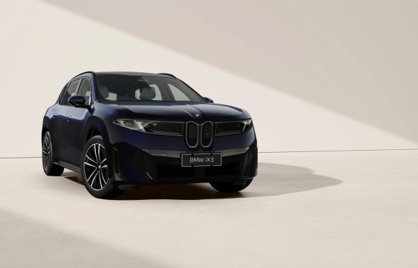 预算 30 万想买豪华纯电 SUV，操控和动力都要好的？