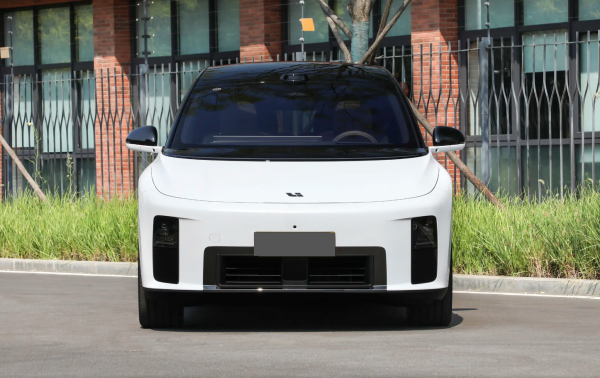 六座纯电旗舰SUV，理想i9正式上市，售价36.98万