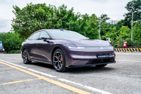 10多万买纯电轿车，长安启源A06、MG07选谁？