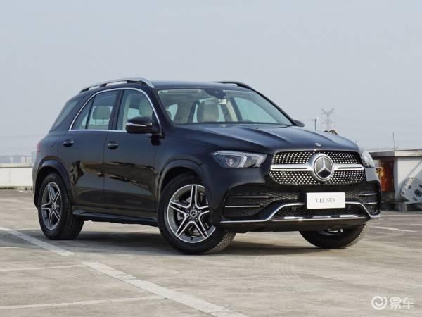 1:外观方面2020款奔驰gle350前脸方面有了明显改变,跟cls系列的相似度