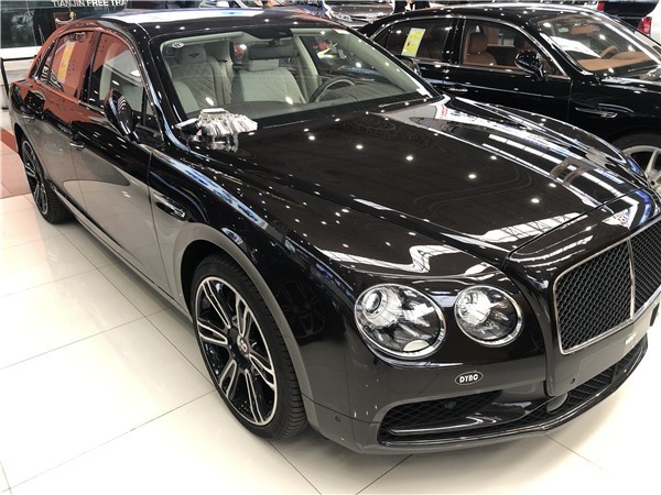 2019款宾利飞驰v8s 港口现车特惠 包牌包税