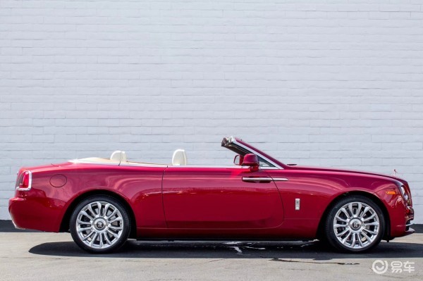 2020款劳斯莱斯曜影奢华敞篷轿跑光芒万丈大放异彩