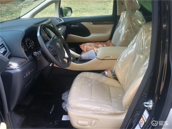 丰田威尔法空间表现_丰田埃尔法内饰配置_开丰田埃尔法有面子吗