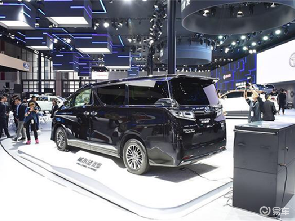 开丰田埃尔法有面子吗_丰田威尔法空间表现_丰田埃尔法内饰配置