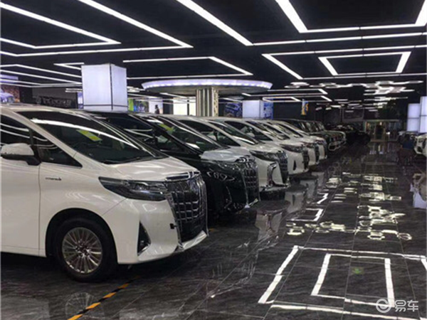 丰田威尔法空间表现_开丰田埃尔法有面子吗_丰田埃尔法内饰配置