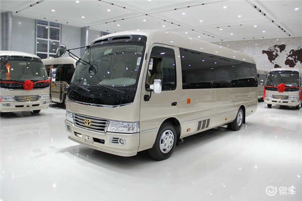 丰田十九座面包车12座阿尔法
