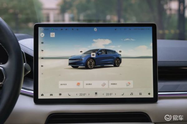 智己LS6仪表、HUD、向驾驶员倾斜的中控屏幕分别独立_易车