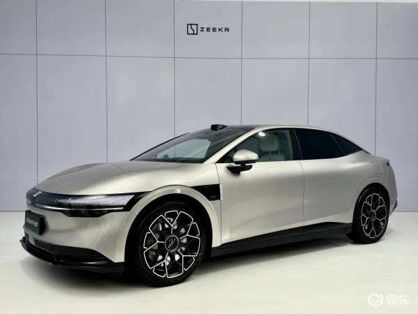 无影灯中间是什么东西ZEEKR 007中间这条很宽的全LED灯幕_https://www.jmylbn.com_新闻资讯_第4张