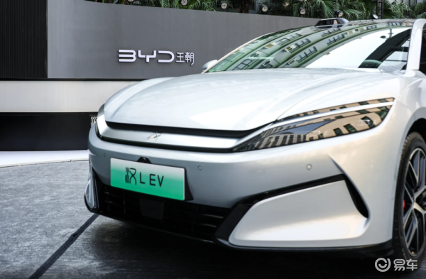 汉L汉 L EV 可分为尊享、旗舰、四驱旗舰三个版本_易车
