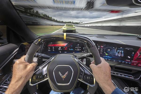 科尔维特E-Ray挑战911 Turbo S谁更有感觉?