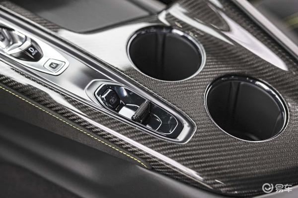 科尔维特E-Ray挑战911 Turbo S谁更有感觉?