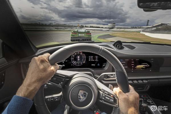 科尔维特E-Ray挑战911 Turbo S谁更有感觉?