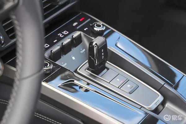 科尔维特E-Ray挑战911 Turbo S谁更有感觉?