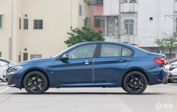 还有墨尔本红,曜目金以及开士米银,不管是选了哪一款,作为车辆颜色