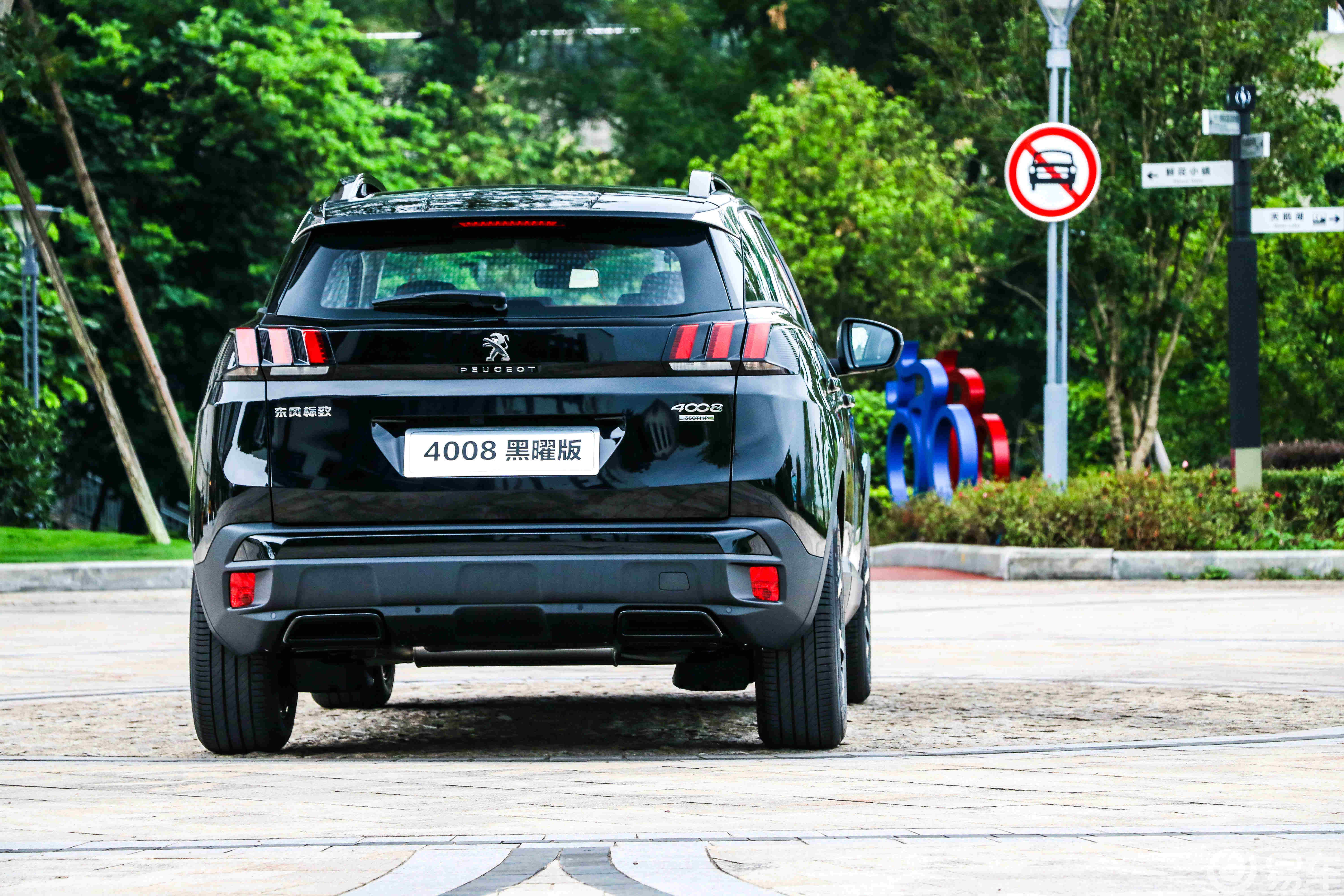 新增碳纤内饰实拍标致4008blackpack黑曜版