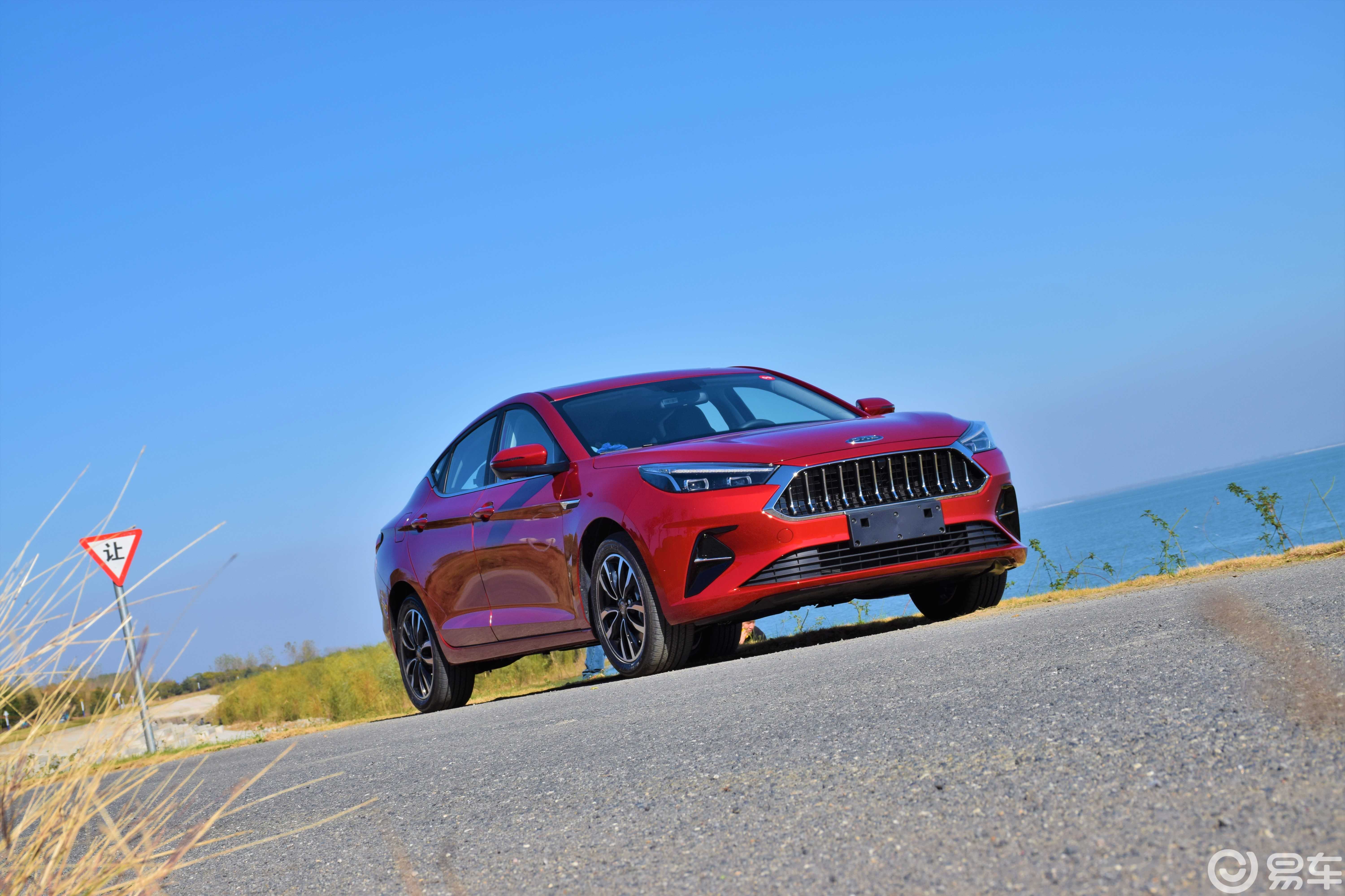 掀背尾门虽亮眼但江淮嘉悦a5还是居家好手