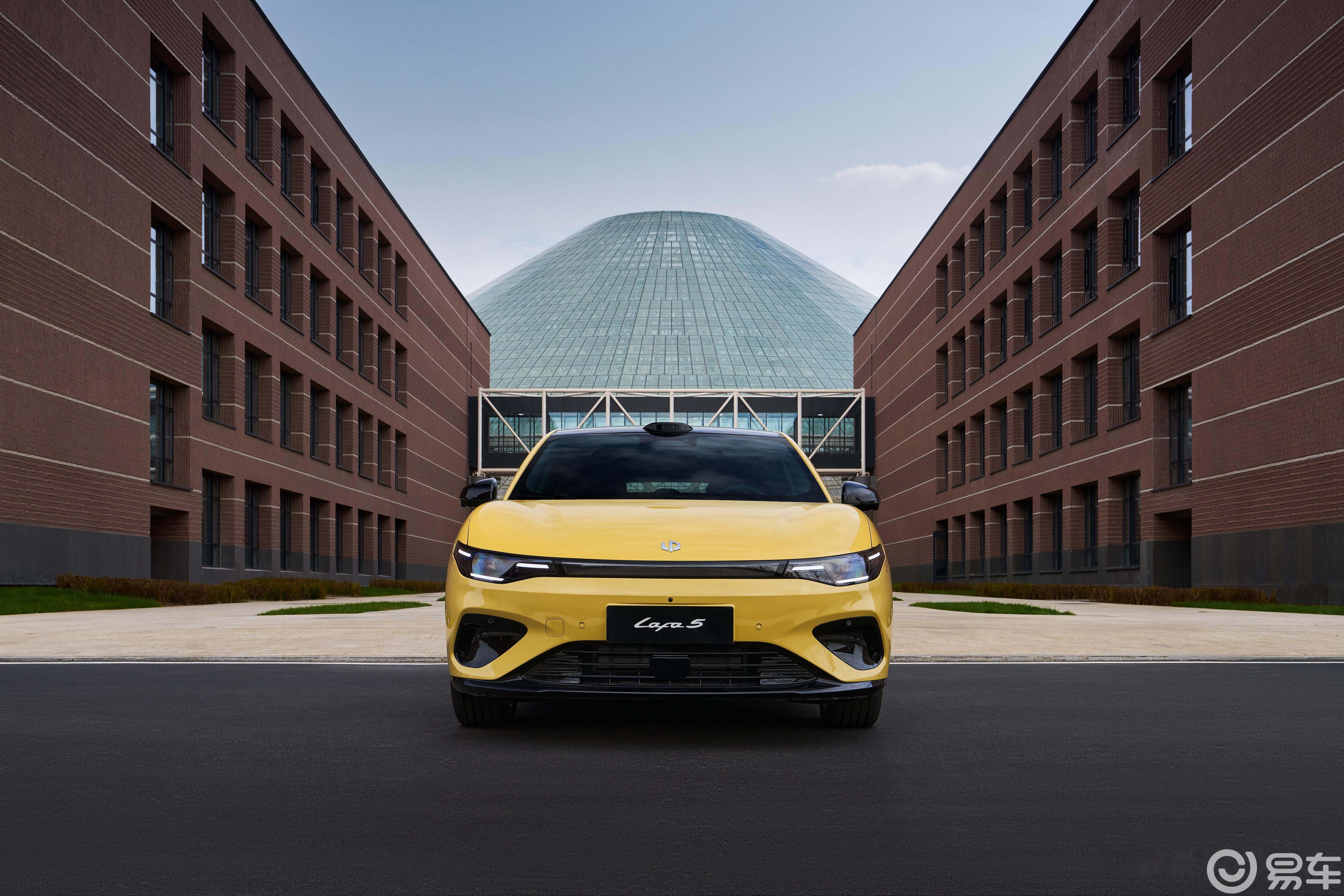 12万级对决!零跑Lafa5和大众ID.3,谁更懂用户?