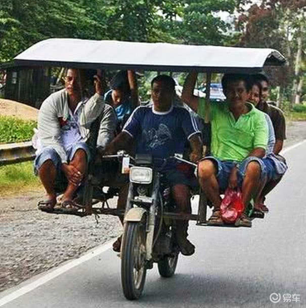 汽车超载花样多,奇葩的像笑话,最后一个印度三哥都玩不了!