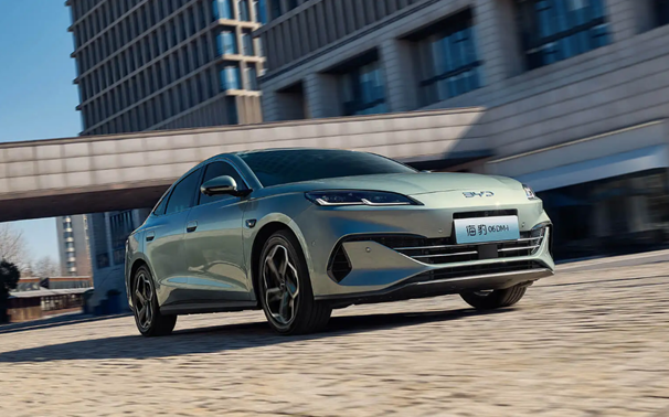 纯电续航双双突破210km！比亚迪海豹05/06双车齐发