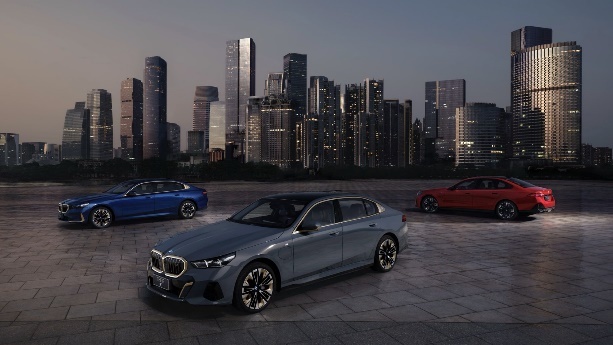 全新BMW 5系上市，不论油电，树立智能豪华新标杆？