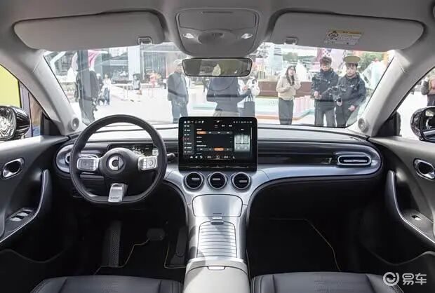 【E汽车】smart精灵#3艺术特别版1月24日上市