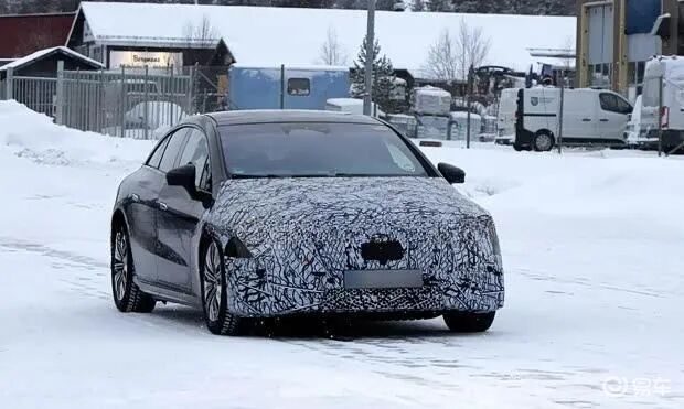 【E汽车】新款奔驰EQS路试谍照曝光