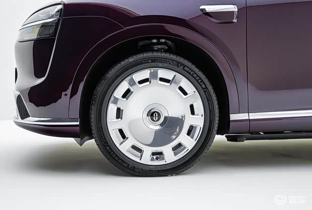 一文看懂新款问界M9 预售49.98万 搭载6颗激光雷达