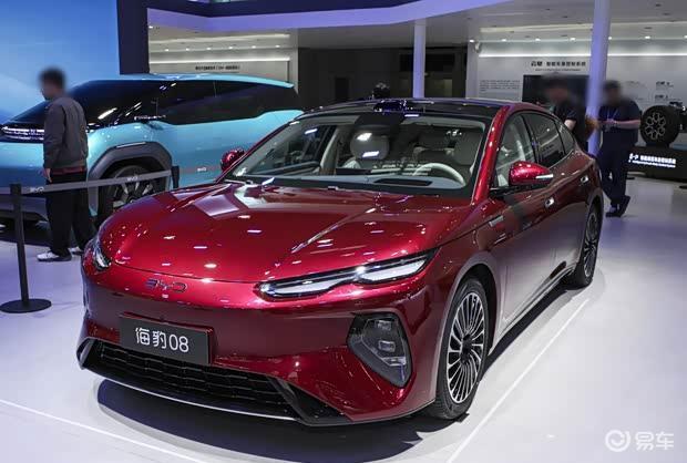 800V平台+905km续航海豹08才是中大型轿跑卷王？