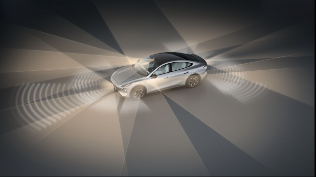 年轻人的第一台轿跑,深蓝L06上市,售价13.29万元起