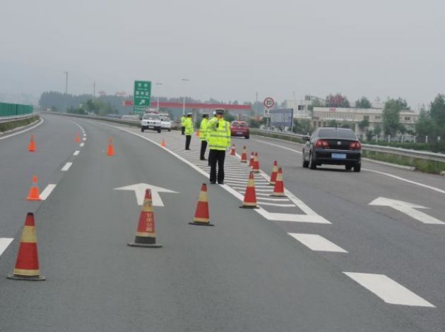 1,高速公路匝道口,不管出口还是入口