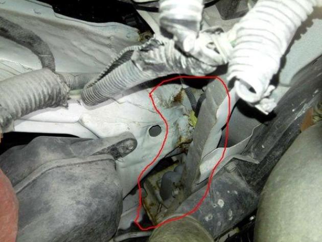 左前纵梁变形,焊切,钣金,锈蚀