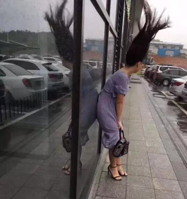 40万买一辆只能吸引男人的车,你说是不是基佬?