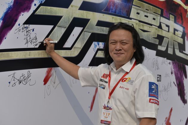 台湾著名车评人嘉伟在签到现场