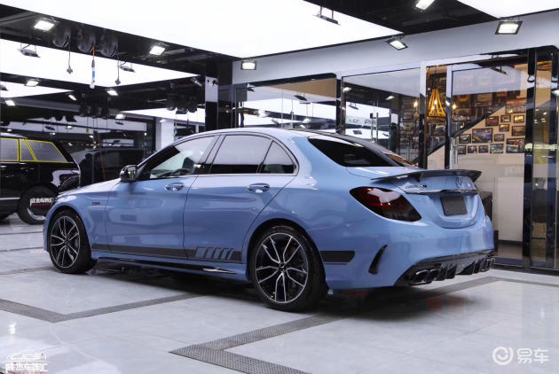 奔驰amg c43 车身改色瓷器蓝 前后熏黑灯膜