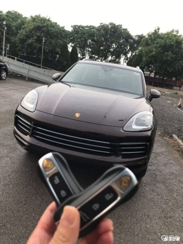 20款保时捷卡宴30t卡宴桃红木黑国六云南昆明提车