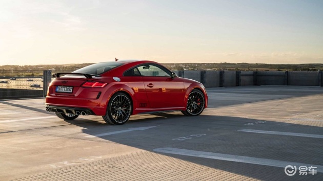 奥迪tt黑色-车尾-易车