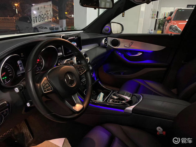 厦门睿择豪车改装-奔驰glc coupe加装64色氛围灯