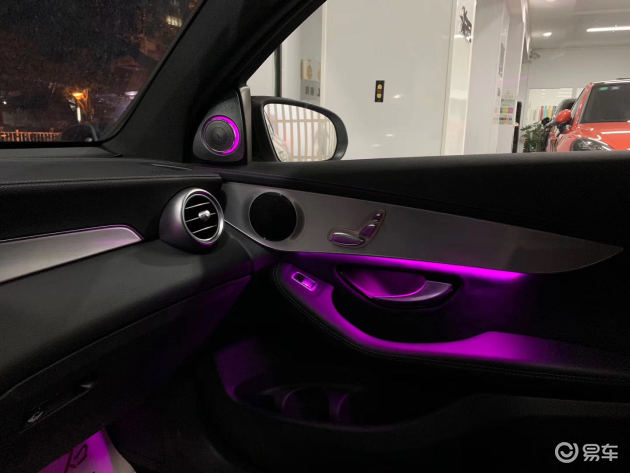 厦门睿择豪车改装-奔驰glc coupe加装64色氛围灯